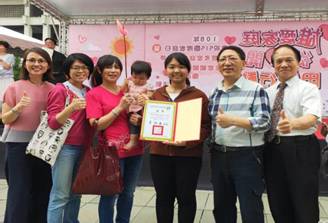 與教育局吳榕峯局長 黃盟惠副局長 陳茂霖校長 合影.jpg